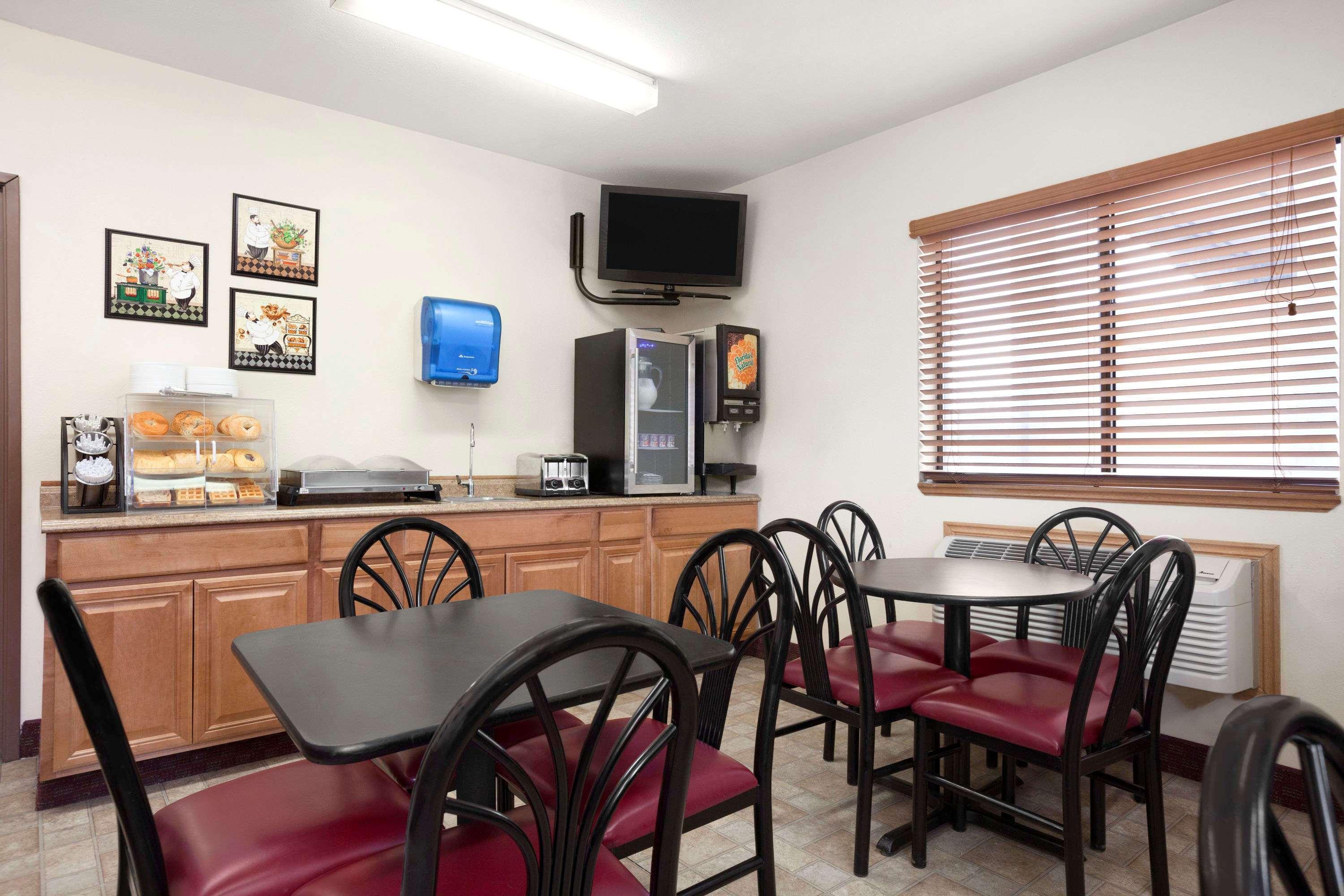Travelodge By Wyndham Elko Nv Bagian luar foto