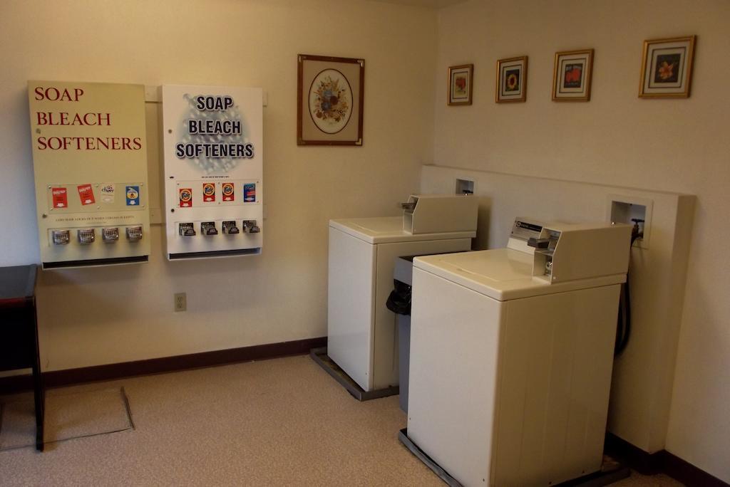 Travelodge By Wyndham Elko Nv Bagian luar foto