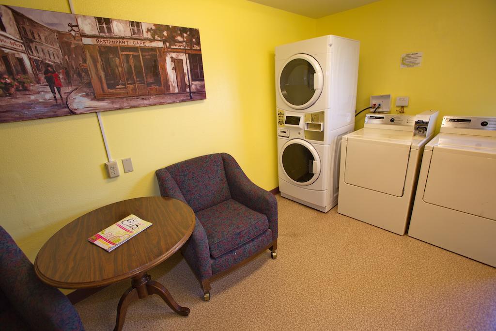 Travelodge By Wyndham Elko Nv Bagian luar foto